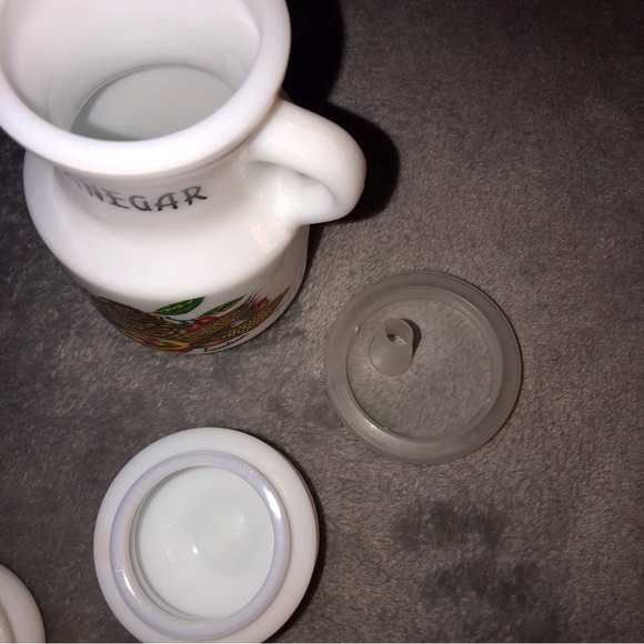 ITALIAN Vintage 1970 oil & vinegar white opaque milk glass by DECOR GIORGI - Picture 5 of 5